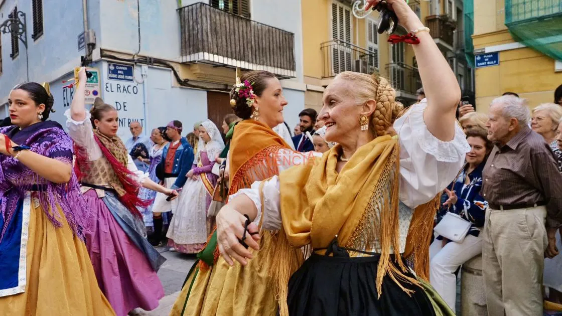 Patraix se viste de fiesta🥳🎉🥁