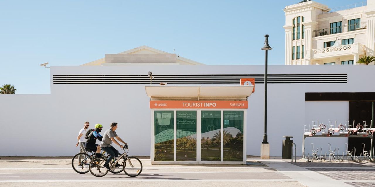 La playa de Las Arenas en València estrenará una nueva oficina de turismo. El nuevo espacio ofrecerá a los visitantes un servicio moderno y sostenible