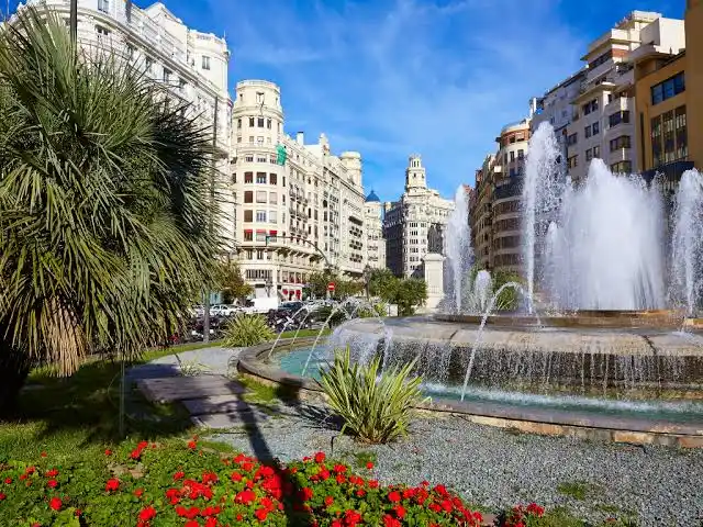 La Plaza del Ayuntamiento estrena estética en sus terrazas