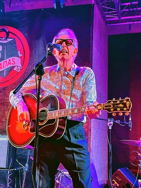 Nick Lowe y Los Straitjackets en València